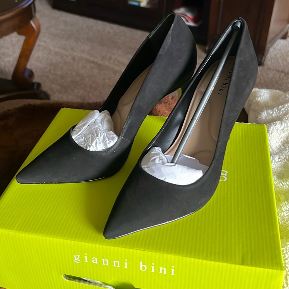 Gianni Bini Sampras heels. NWT. Size 7. Black suede.